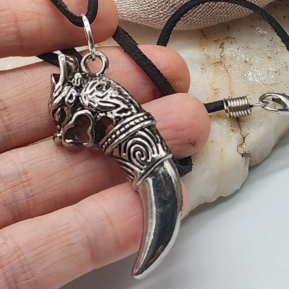 ❤️ Silver plated Woolf Tooth Pendant Black Cord Tiger Leon Celtic Ethnic Boho